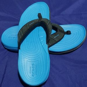 CROCS FLIP FLOPS